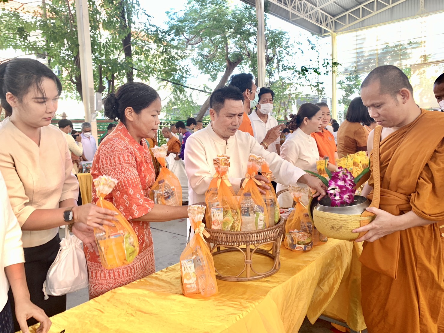 พช.กรุงเก่า ร่วมพิธีเจริญพระพุทธมนต์และทำบุญตักบาตรเฉลิมพระเกียรติ เนื่องในโอกาสวันคล้ายวันประสูติ สมเด็จพระเจ้าลูกเธอ เจ้าฟ้าสิริวัณณวรี นารีรัตนราชกัญญา วันที่ 8 มกราคม 2567