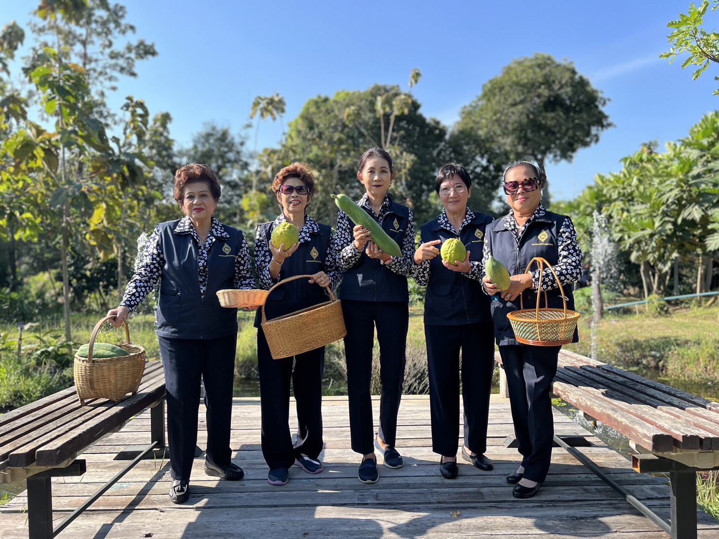 พช.กรุงเก่า สานพลังความต่อเนื่องปฏิบัติการตามแนวพระราชดำริฯ ปลูกผักสวนครัวเพื่อสร้างความมั่นคงทางอาหาร สู่ชุมชนเข้มแข็ง เป็นมิตรกับสิ่งแวดล้อม