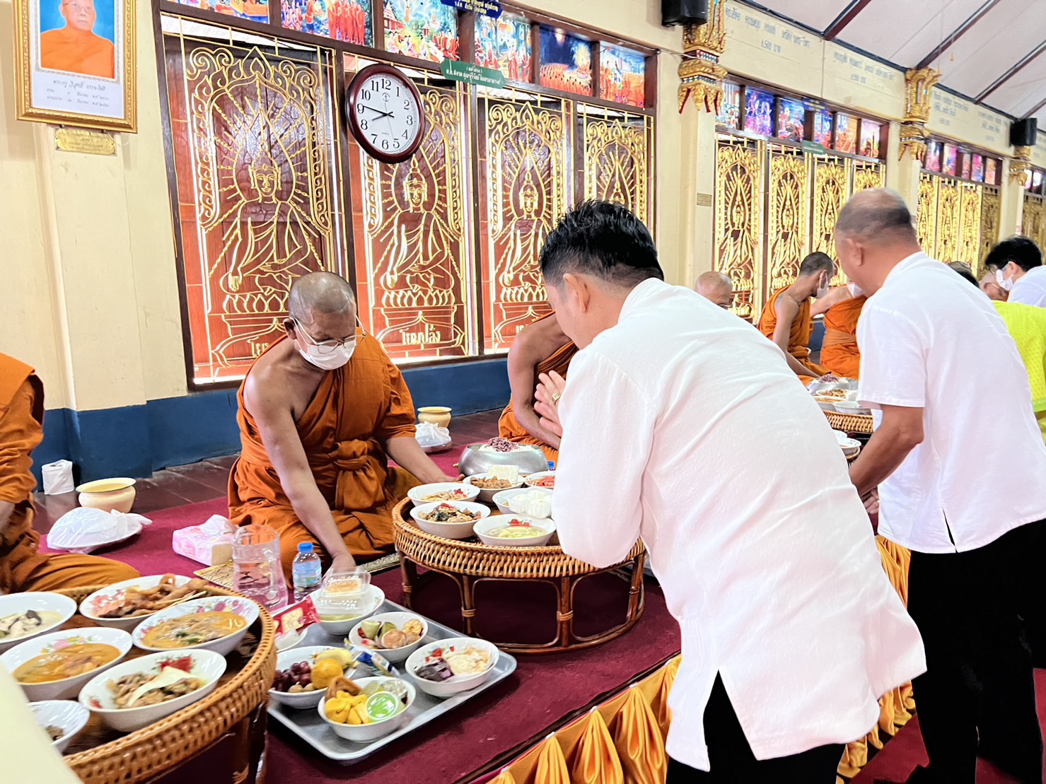 พัฒนาการจังหวัดอยุธยา ร่วมพิธีทำบุญตักบาตร เข้าวัดปฏิบัติธรรมวันธรรมสวนะ