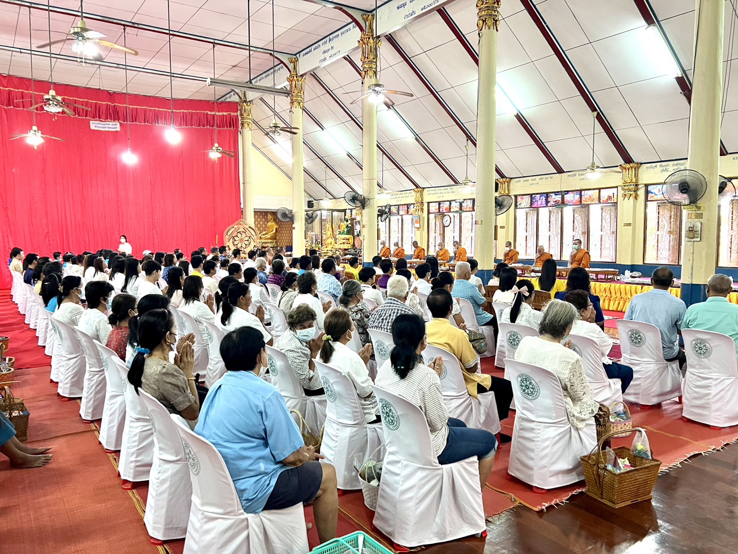 พัฒนาการจังหวัดอยุธยา ร่วมพิธีทำบุญตักบาตร เข้าวัดปฏิบัติธรรมวันธรรมสวนะ