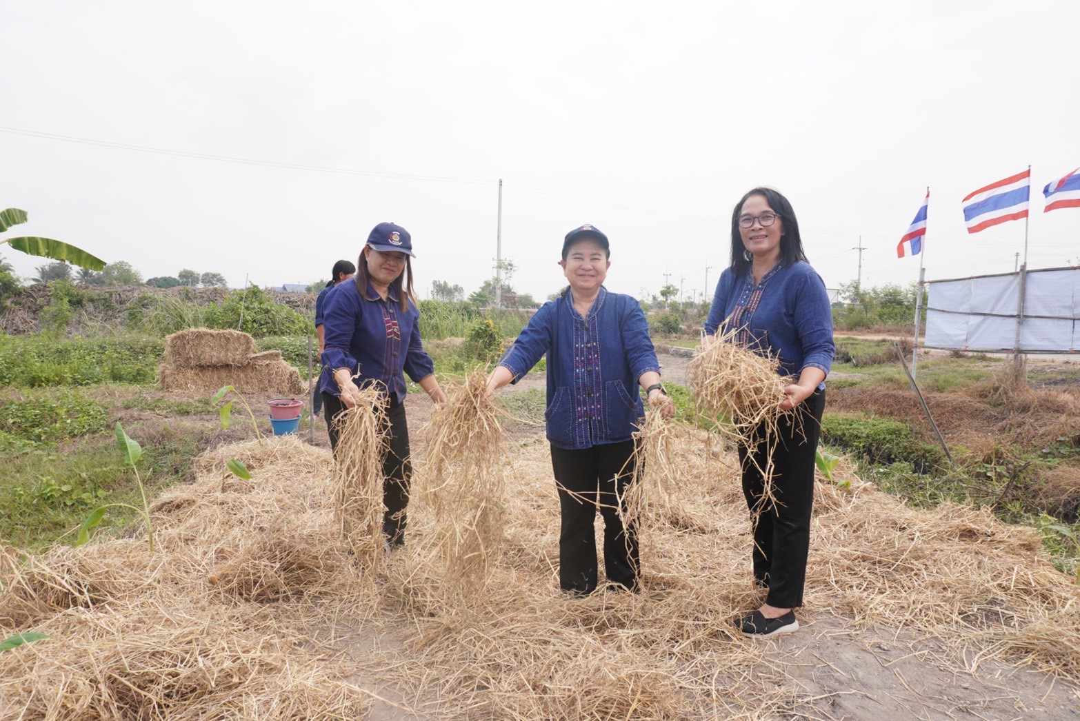 พช.อยุธยา จับมือเครือข่ายโคก หนอง นา จังหวัดพระนครศรีอยุธยา เดินหน้ากิจกรรมหิ้วปิ่นโตเอามื้อสามัคคี