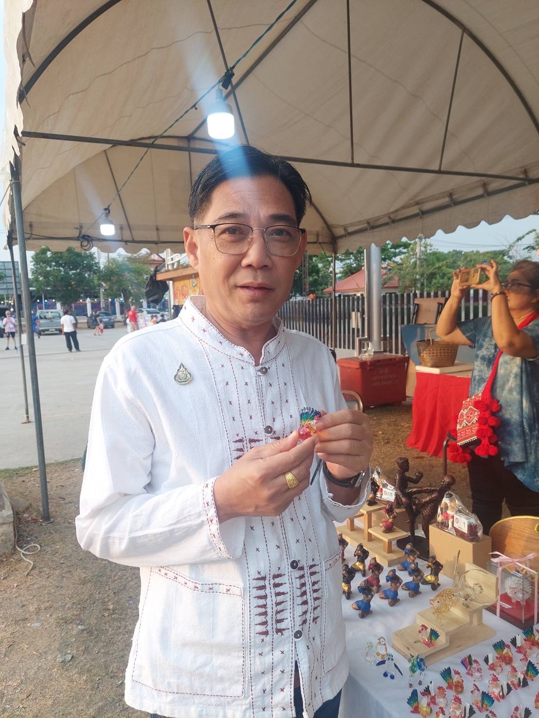 พจ.กรุงเก่า ให้กำลังใจผู้ผลิต ผู้ประกอบการโอทอปภายในงานวันมวยไทยนายขนมต้ม ครั้งที่ 20