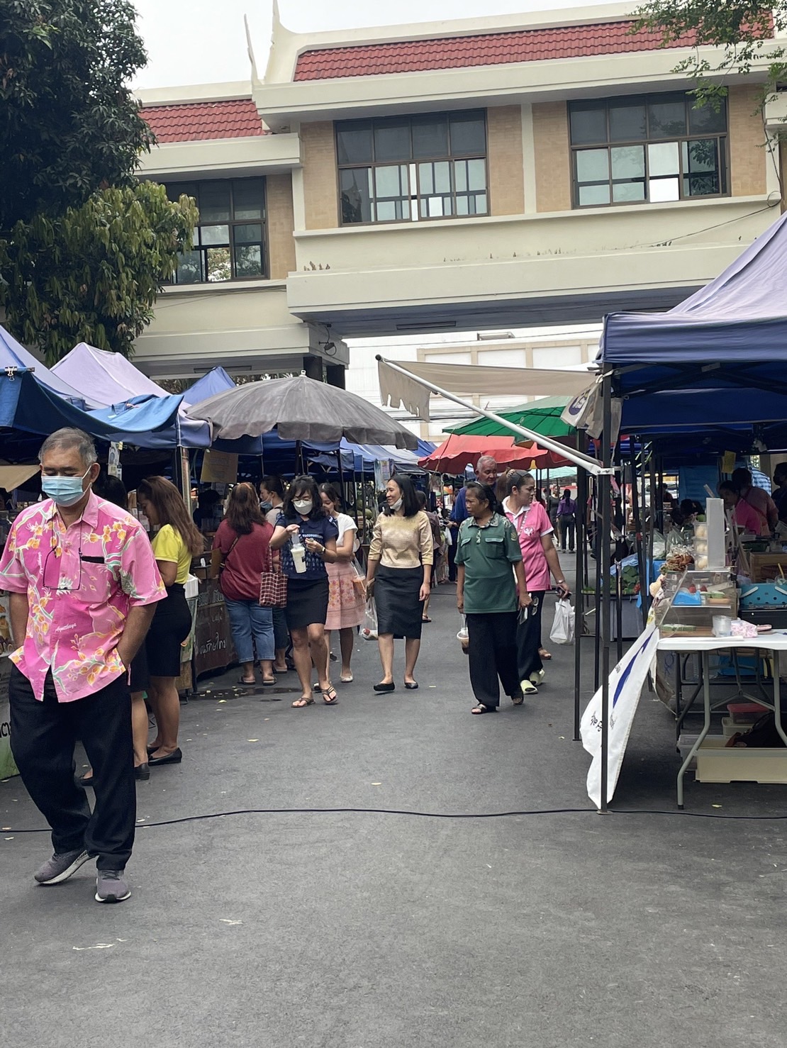 พช.กรุงเก่า สนับสนุนตลาดนัดคนไทยยิ้มได้ เพิ่มช่องทางการตลาดผลิตภัณฑ์ชุมชน