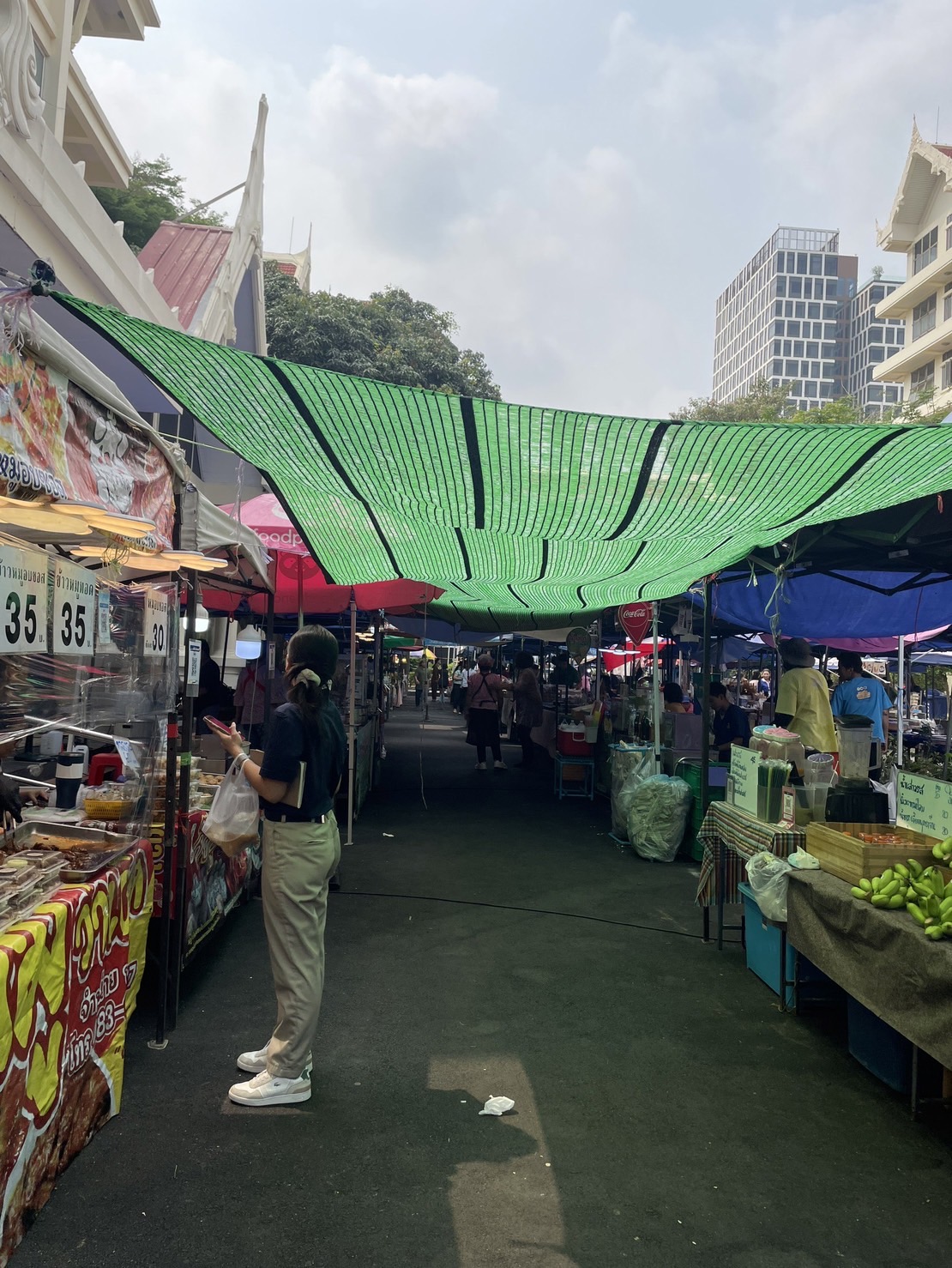 พช.กรุงเก่า สนับสนุนตลาดนัดคนไทยยิ้มได้ เพิ่มช่องทางการตลาดผลิตภัณฑ์ชุมชน