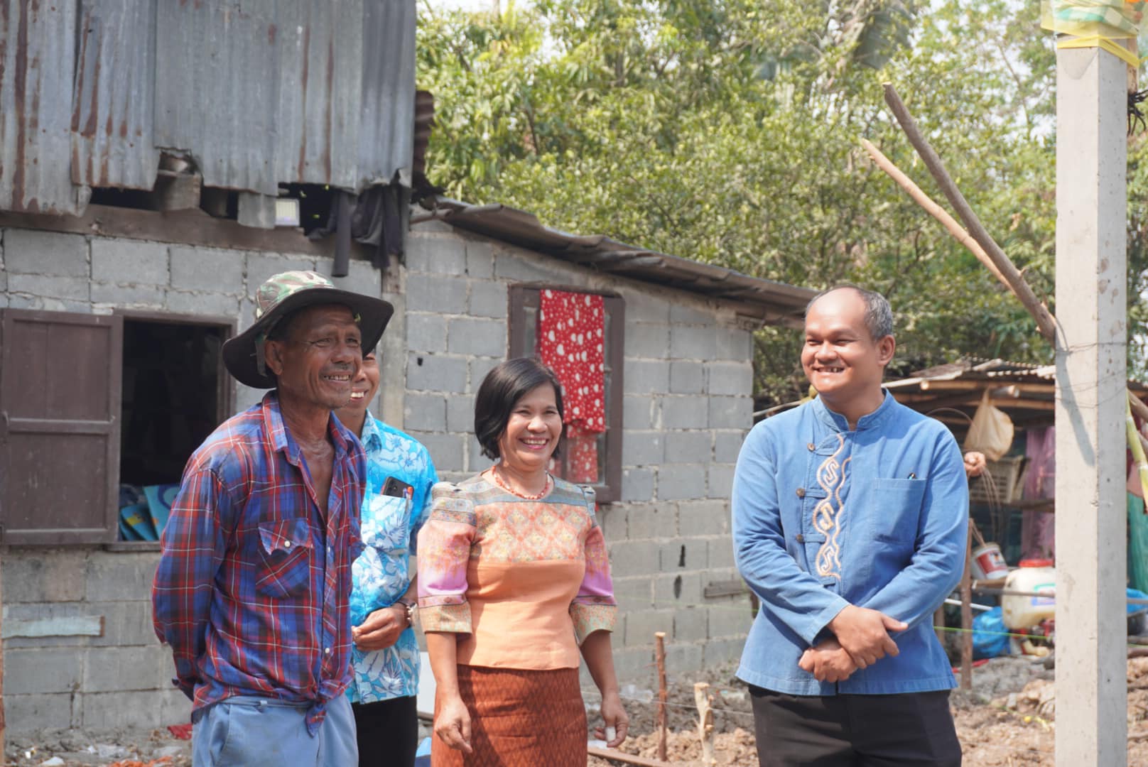 พช.กรุงเก่า ร่วมพิธียกเสาเอก ครัวเรือนนายสมศักดิ์ สิงหะนาม ม.6 ต.เสนา อ.อุทัย ครัวเรือนเป้าหมายที่ได้รับบ้านห่วงใย จากใจ GLO