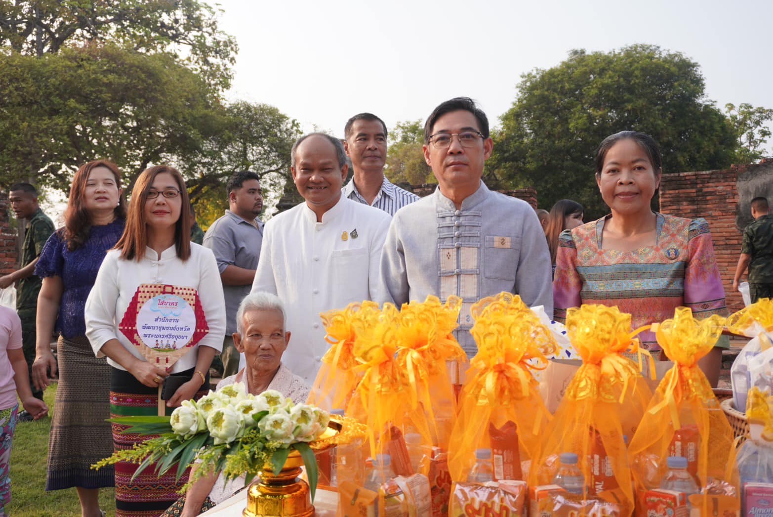 พช.กรุงเก่า ร่วมกิจกรรมทำบุญเมือง สวมชุดไทยตักบาตร สืบสานวัฒนธรรมประเพณีและอุทิศบุญ ให้บรรพชนและเฉลิมฉลองปีใหม่ไทย ประจำปี 2567