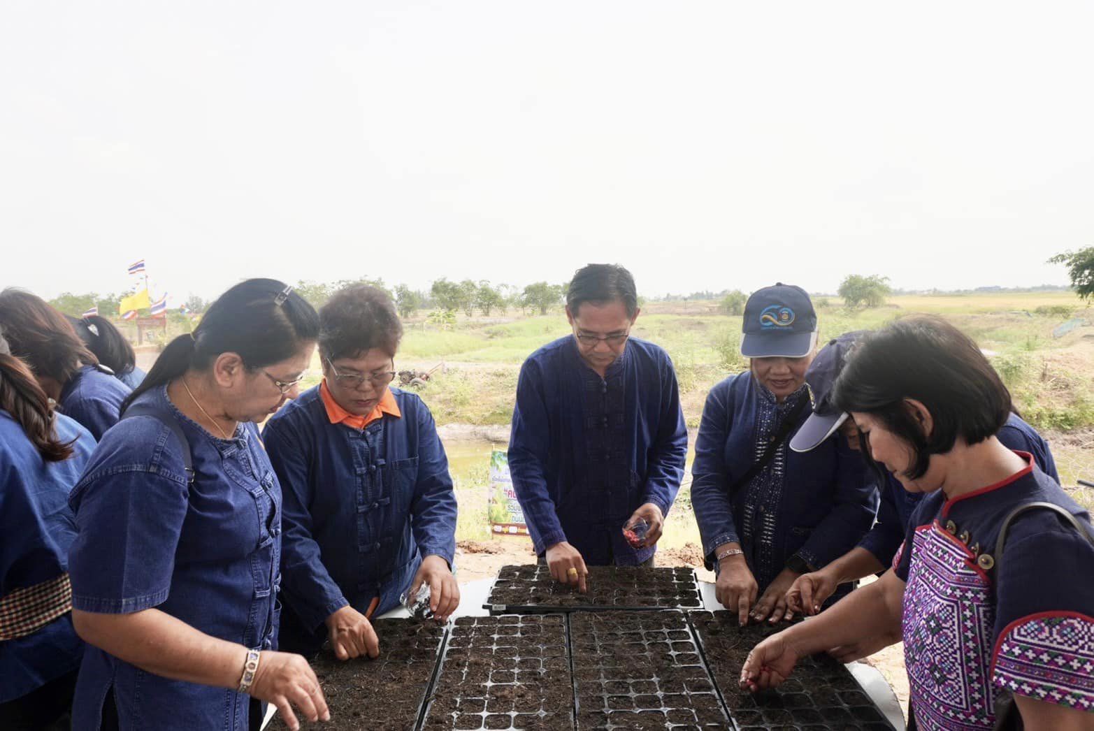พช.อยุธยา จับมือเครือข่ายโคก หนอง นา จังหวัดพระนครศรีอยุธยา เดินหน้ากิจกรรมหิ้วปิ่นโตเอามื้อสามัคคี