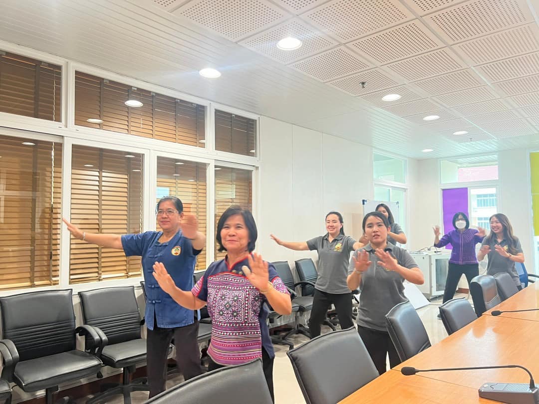 พช.กรุงเก่า จัดกิจกรรมออกกำลังกาย “ทุกวันพุธ ลุกขึ้นออกกำลังกาย”