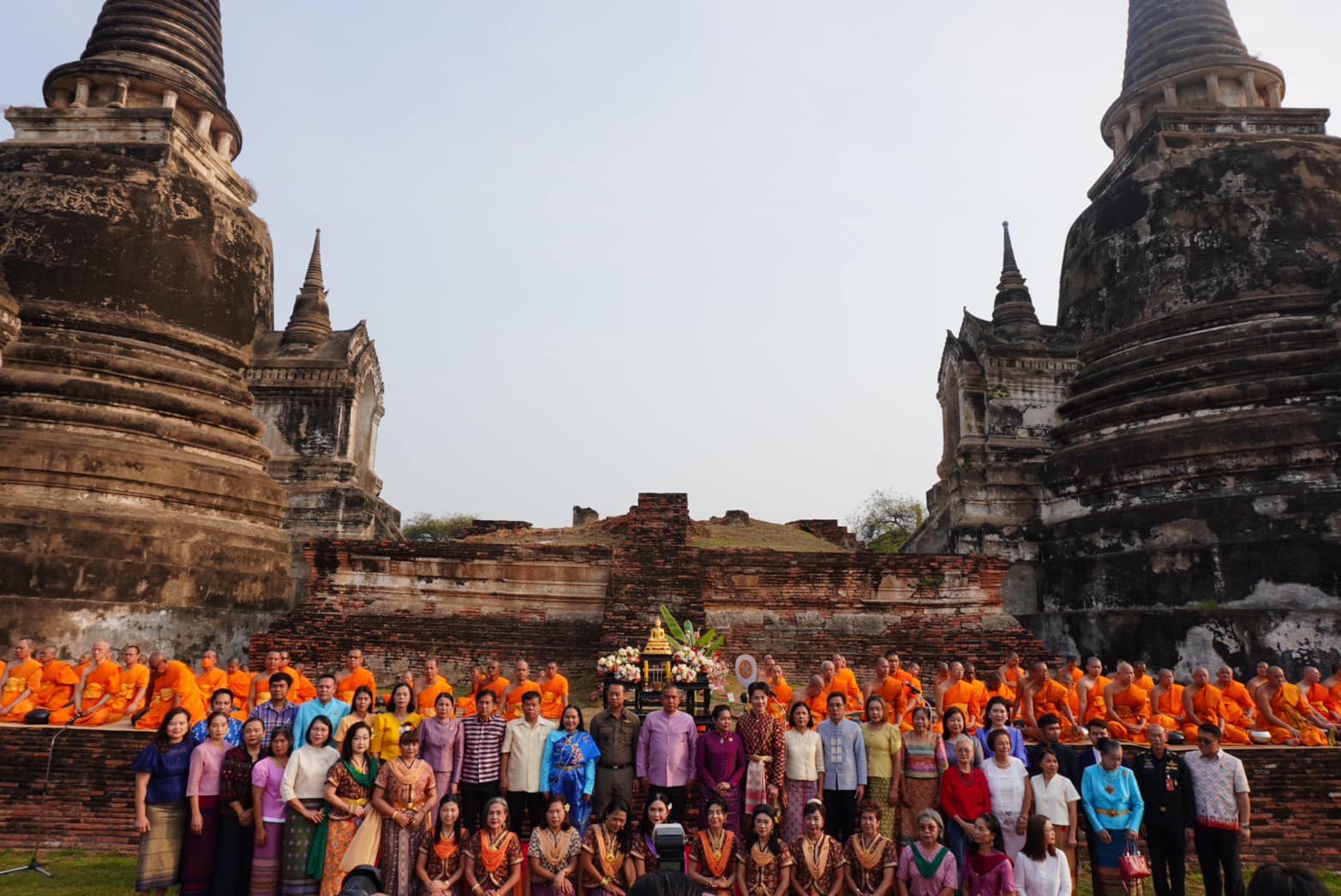 พช.กรุงเก่า ร่วมกิจกรรมทำบุญเมือง สวมชุดไทยตักบาตร สืบสานวัฒนธรรมประเพณีและอุทิศบุญ ให้บรรพชนและเฉลิมฉลองปีใหม่ไทย ประจำปี 2567