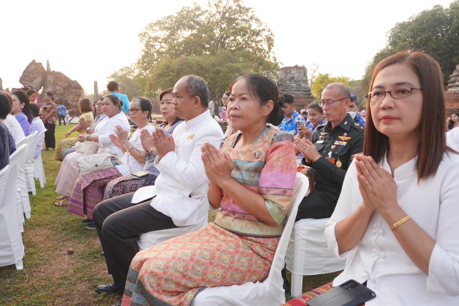 พช.กรุงเก่า ร่วมกิจกรรมทำบุญเมือง สวมชุดไทยตักบาตร สืบสานวัฒนธรรมประเพณีและอุทิศบุญ ให้บรรพชนและเฉลิมฉลองปีใหม่ไทย ประจำปี 2567