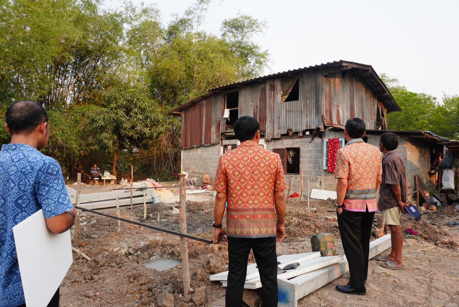 พช.กรุงเก่า ลงพื้นที่เยี่ยมเยียน ให้กำลังใจ พร้อมมอบถุงยังชีพให้แก่ครัวเรือนเป้าหมายที่ได้รับบ้านห่วงใย จากใจ GLO