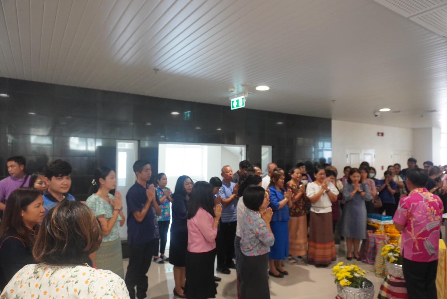 พช.อยุธยา จัดกิจกรรมสรงน้ำพระ รดน้ำขอพรผู้ใหญ่ ในวันสงกรานต์ประจำปี 2567