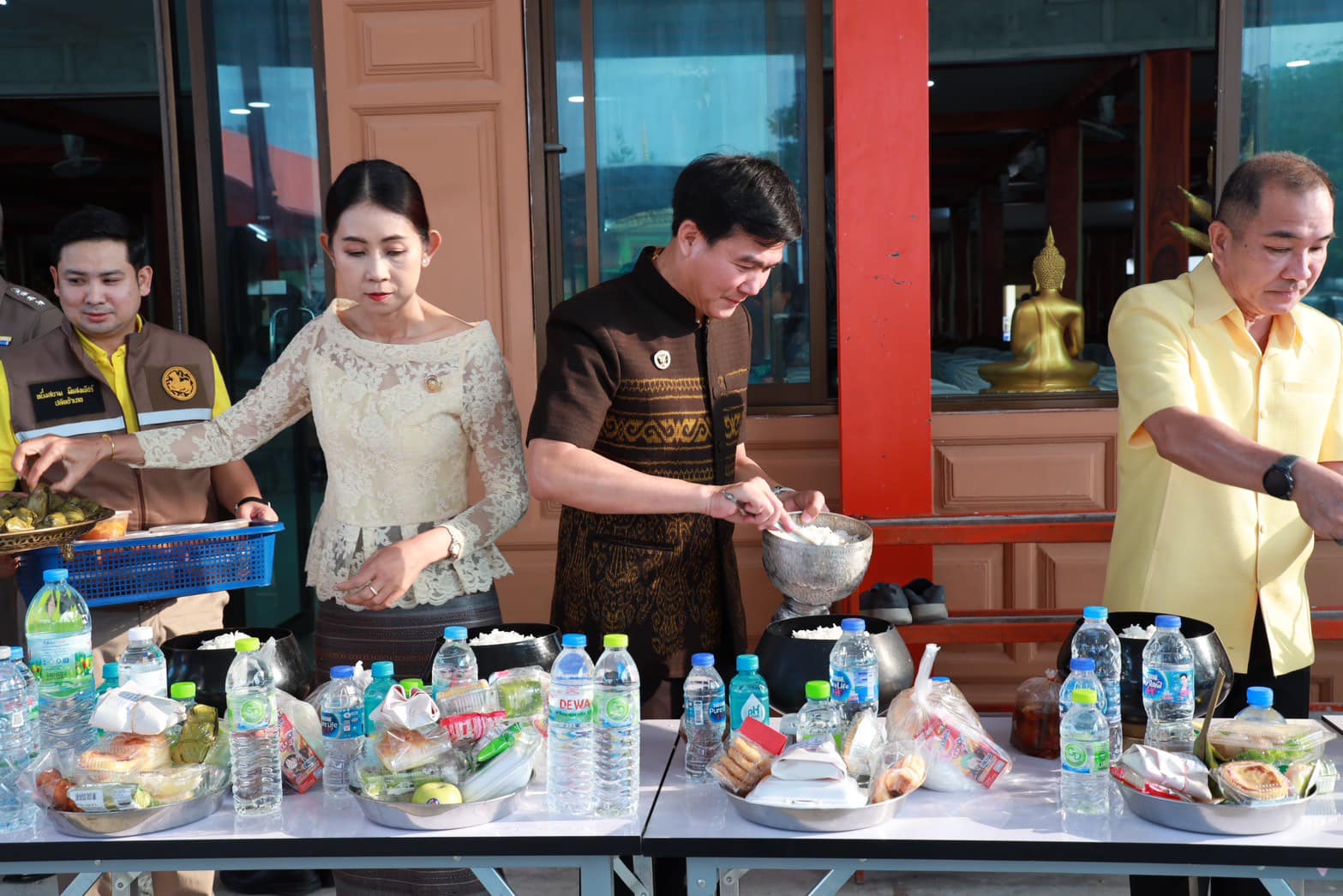 พช.อยุธยา ร่วมกิจกรรม “ผู้ว่าฯ พาทำบุญ” เข้าวัดปฏิบัติธรรมทุกวันธรรมสวนะ