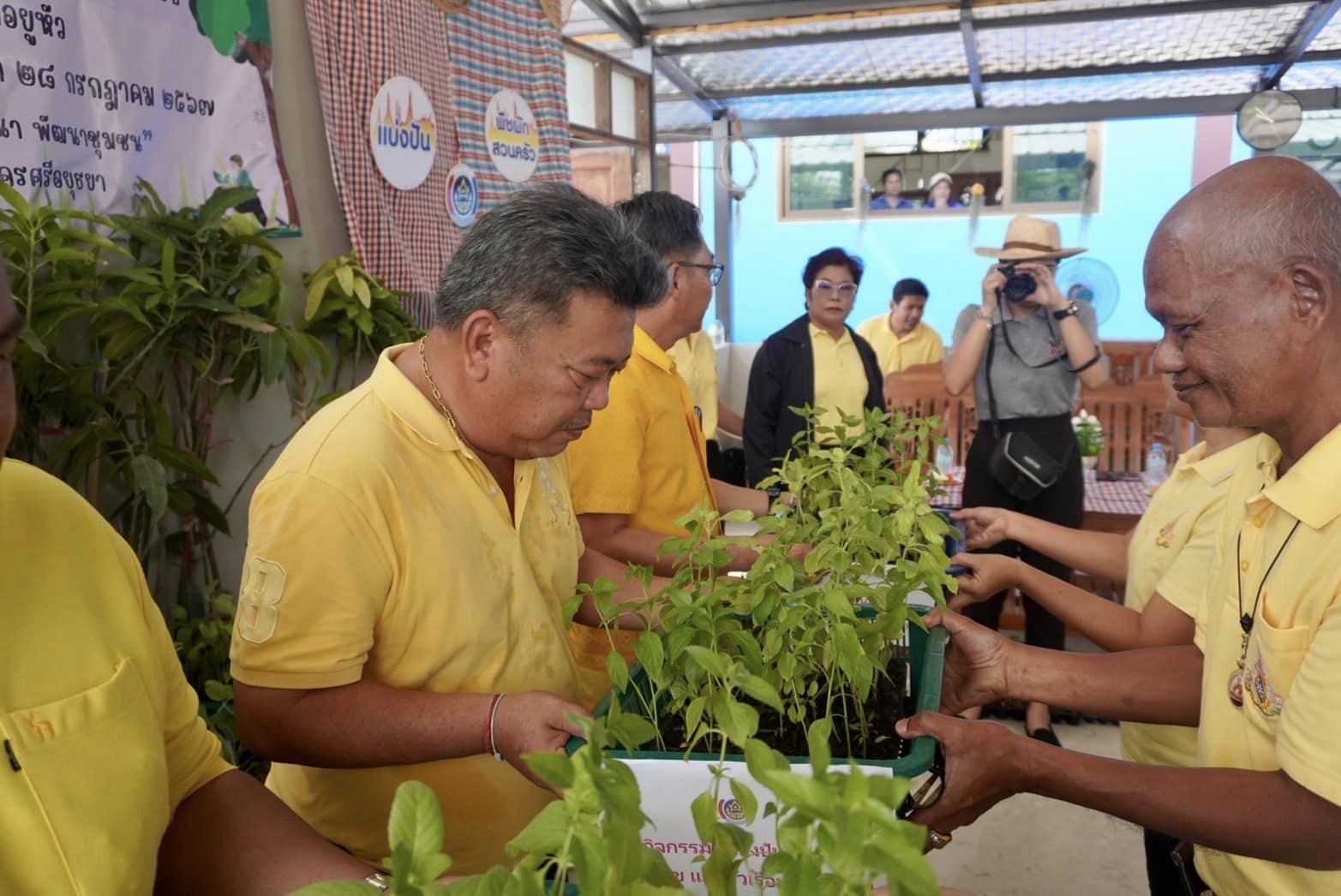 พช.กรุงเก่า ร่วมกิจกรรมเฉลิมพระเกียรติพระบาทสมเด็จพระเจ้าอยู่หัวเนื่องในโอกาสมหามงคลเฉลิมพระชนมพรรษา 6 รอบ 28 กรกฎาคม 2567 “แบ่งปันกล้าไม้ จากแปลงโคกหนองนา สู่ประชาชนโดยรอบ”