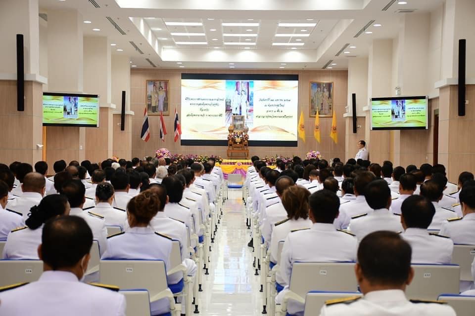 พช.อยุธยา ร่วมพิธีรับพระราชทานพระบรมฉายาลักษณ์พระบาทสมเด็จพระเจ้าอยู่หัว ที่ฉายกับสมเด็จพระนางเจ้าฯพระบรมราชินี