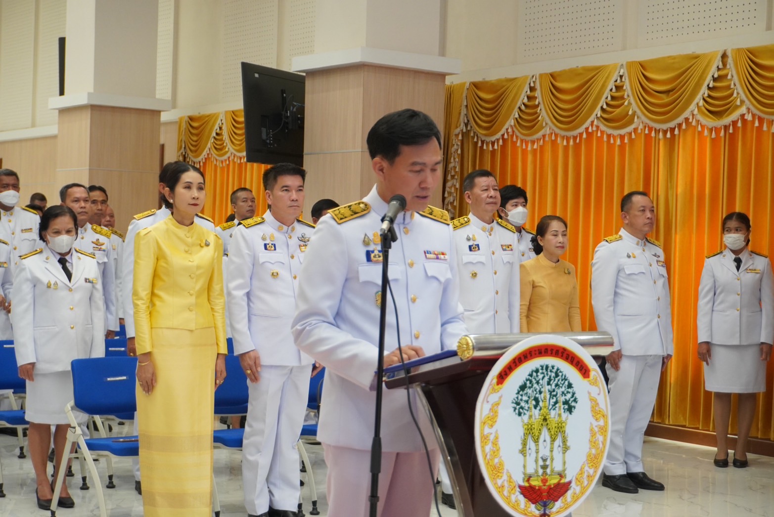 จังหวัดพระนครศรีอยุธยา จัดพิธีมอบแบบลายผ้าพระราชทาน “ผ้าลายสิริวชิราภรณ์” “ผ้าลายชบาปัตตานี” และเครื่องหมายรับรองสินค้าแฟชั่นและหัตถกรรมพระราชทาน “Sustainable Fashion : แฟชั่นแห่งความยั่งยืน”