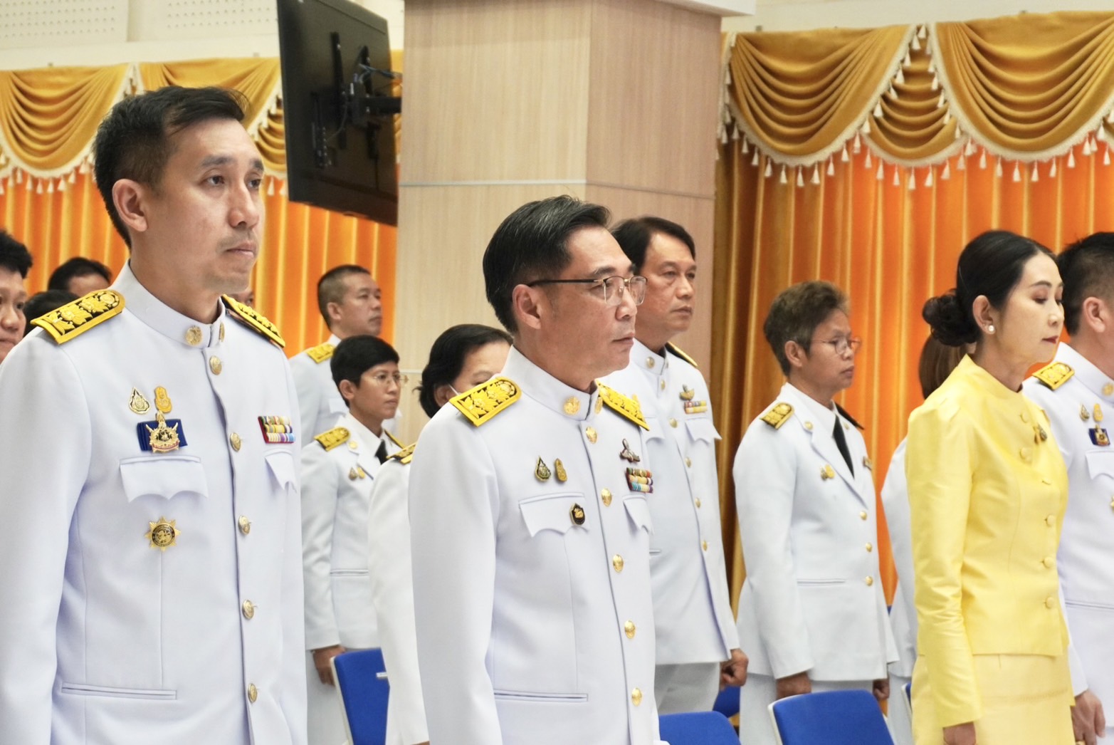 จังหวัดพระนครศรีอยุธยา จัดพิธีมอบแบบลายผ้าพระราชทาน “ผ้าลายสิริวชิราภรณ์” “ผ้าลายชบาปัตตานี” และเครื่องหมายรับรองสินค้าแฟชั่นและหัตถกรรมพระราชทาน “Sustainable Fashion : แฟชั่นแห่งความยั่งยืน”
