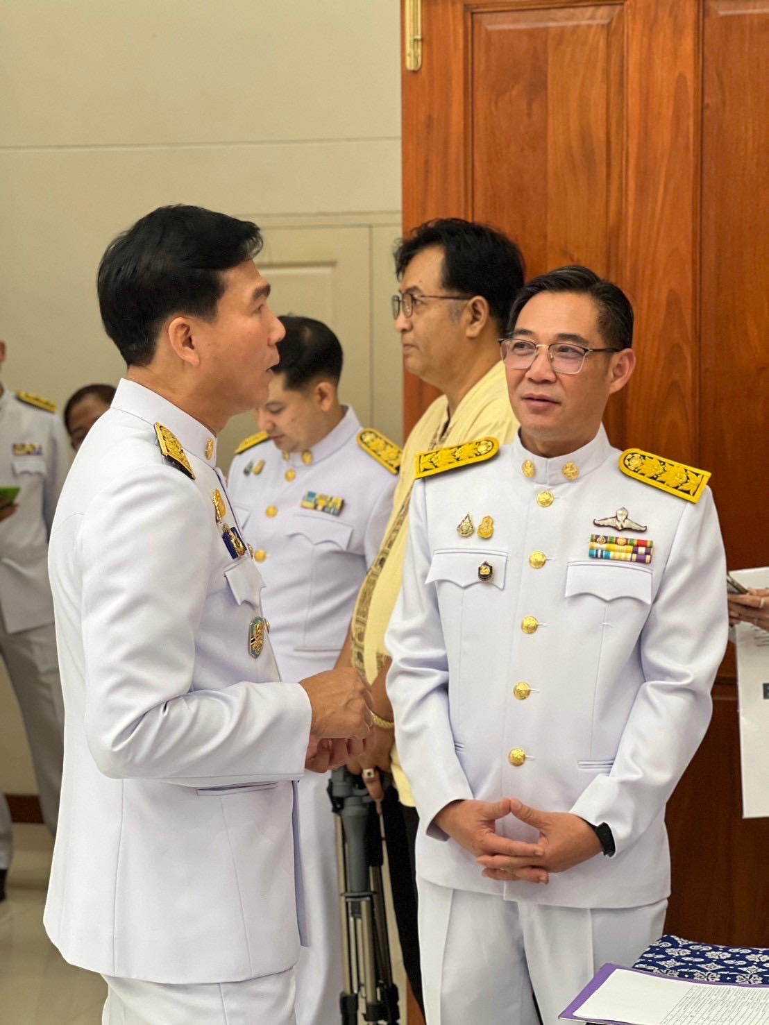 จังหวัดพระนครศรีอยุธยา จัดพิธีมอบแบบลายผ้าพระราชทาน “ผ้าลายสิริวชิราภรณ์” “ผ้าลายชบาปัตตานี” และเครื่องหมายรับรองสินค้าแฟชั่นและหัตถกรรมพระราชทาน “Sustainable Fashion : แฟชั่นแห่งความยั่งยืน”