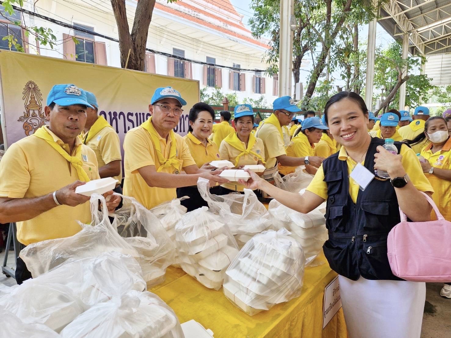 พช.กรุงเก่า ร่วมดำเนินภารกิจจัดตั้งโรงครัวพระราชทานในการรับเสร็จฯ พระบาทสมเด็จพระเจ้าอยู่หัวพร้อมด้วยสมเด็จพระนางเจ้าฯ พระบรมราชินี ในพิธีสมโภชพระพุทธไตรรัตนนายก ครบ 700 ปี