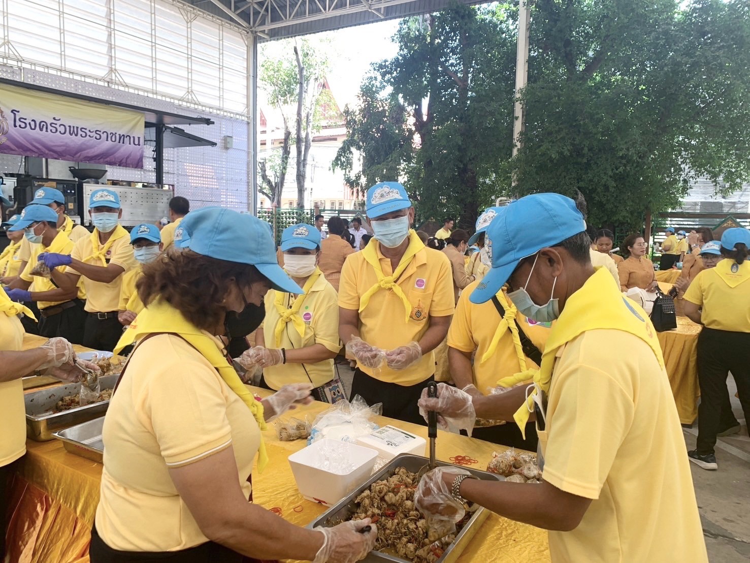 พช.กรุงเก่า ร่วมดำเนินภารกิจจัดตั้งโรงครัวพระราชทานในการรับเสร็จฯ พระบาทสมเด็จพระเจ้าอยู่หัวพร้อมด้วยสมเด็จพระนางเจ้าฯ พระบรมราชินี ในพิธีสมโภชพระพุทธไตรรัตนนายก ครบ 700 ปี