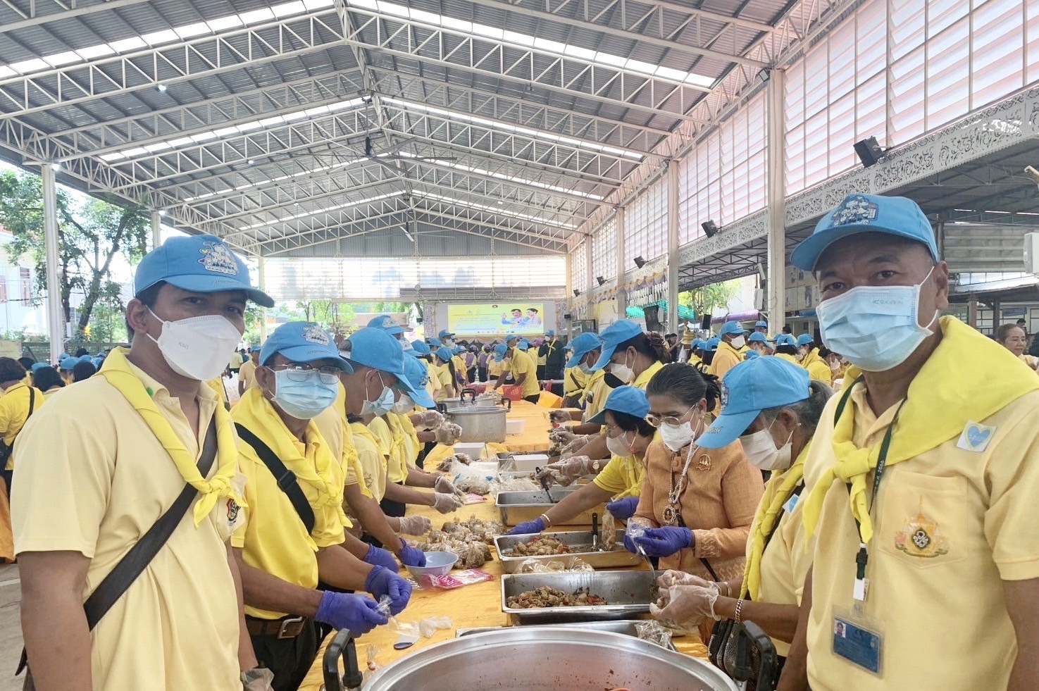 พช.กรุงเก่า ร่วมดำเนินภารกิจจัดตั้งโรงครัวพระราชทานในการรับเสร็จฯ พระบาทสมเด็จพระเจ้าอยู่หัวพร้อมด้วยสมเด็จพระนางเจ้าฯ พระบรมราชินี ในพิธีสมโภชพระพุทธไตรรัตนนายก ครบ 700 ปี