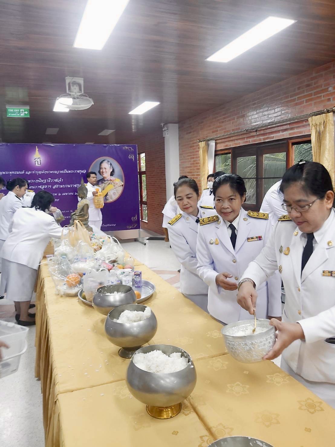 พช.กรุงเก่า ร่วมพิธีเจริญพระพุทธมนต์และทำบุญตักบาตรถวายเป็นพระราชกุศลฯ กิจกรรมเฉลิมพระเกียรติสมเด็จพระกนิษฐาธิราชเจ้า กรมสมเด็จพระเทพรัตนราชสุดาฯ สยามบรมราชกุมารี เนื่องในโอกาสวันคล้ายวันพระราชสมภพ 2 เมษายน 2567