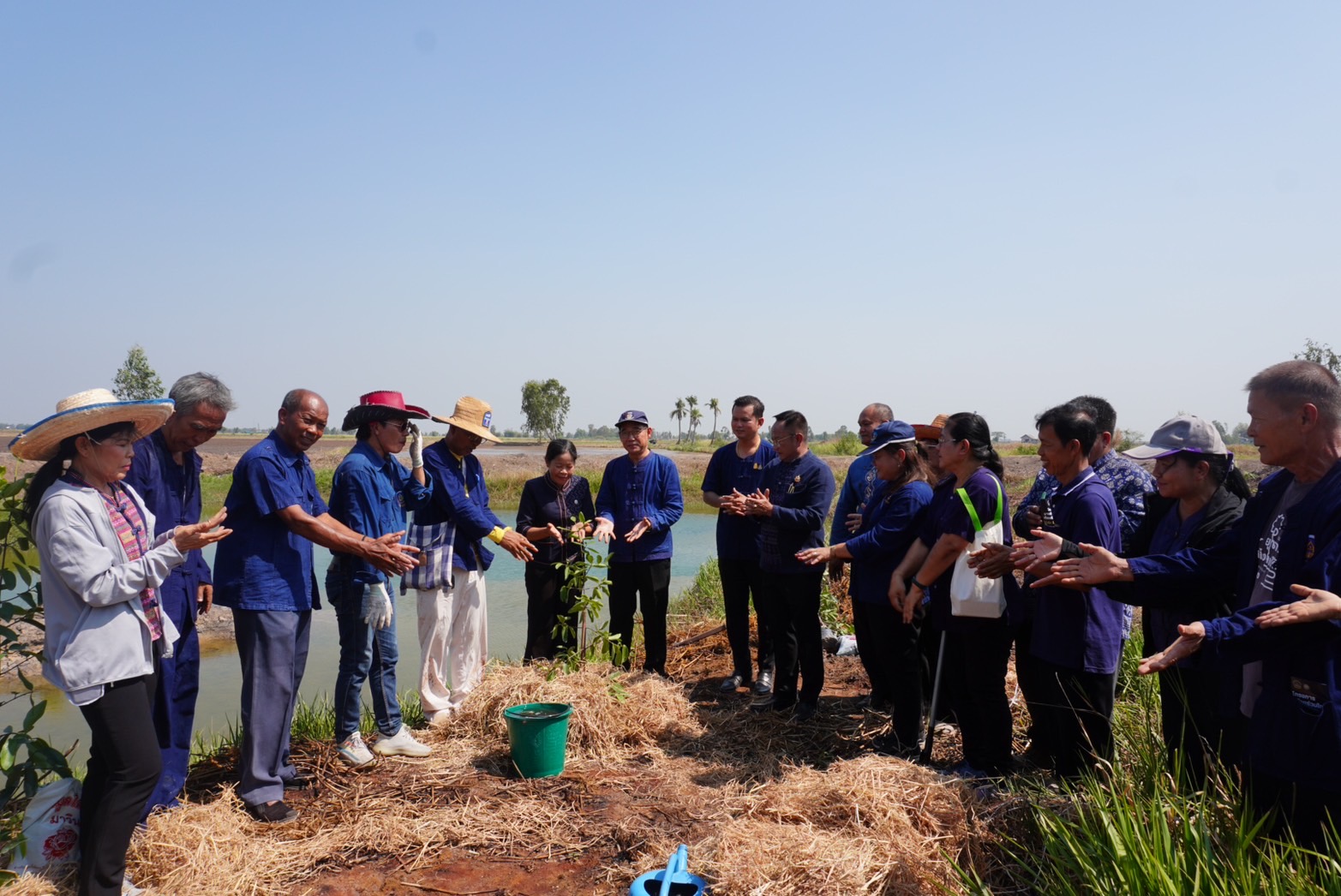 พช.อยุธยา จับมือเครือข่ายโคก หนอง นา จังหวัดพระนครศรีอยุธยา เดินหน้ากิจกรรมหิ้วปิ่นโตเอามื้อสามัคคี