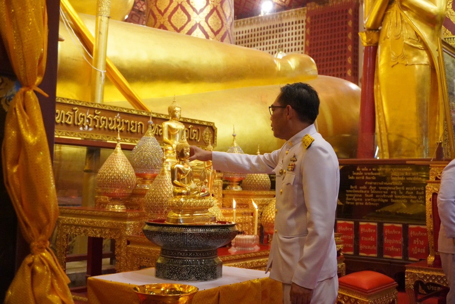 พช.กรุงเก่า ร่วมประกอบพิธีเชิญเครื่องราชสักการะที่พระราชทานอุทิศถวายเป็นพุทธบูชา