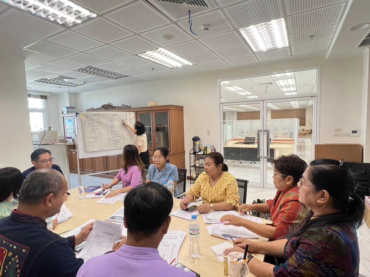 พช.อยุธยา ประชุมคณะทำงานพิจารณาจัดทำข้อตกลงการปฏิบัติราชการและผลการประเมินผลการปฏิบัติราชการของข้าราชการสังกัดกรมการพัฒนาชุมชน สำนักงานพัฒนาชุมชนจังหวัดพระนครศรีอยุธยา