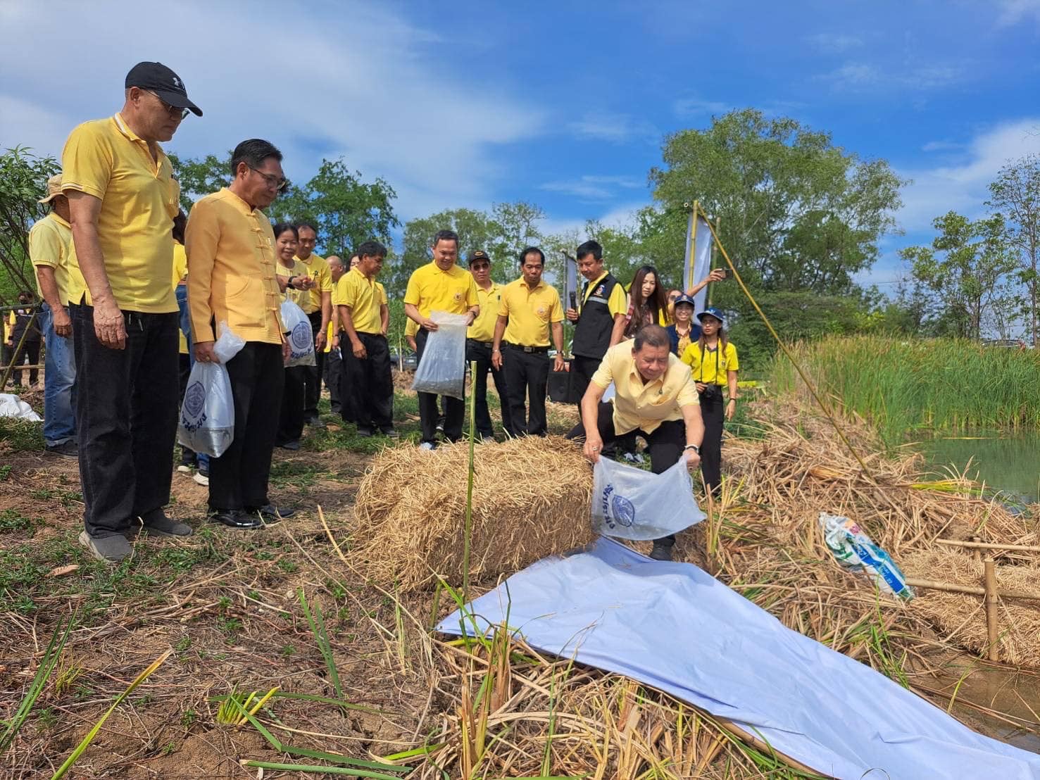 พช.กรุงเก่า เอามื้อสามัคคี ทำความดีถวายเป็นพระราชกุศล” (วันฉัตรมงคล) เนื่องในโอกาสมหามงคลเฉลิมพระชนมพรรษา 6 รอบ 28 กรกฎาคม 2567