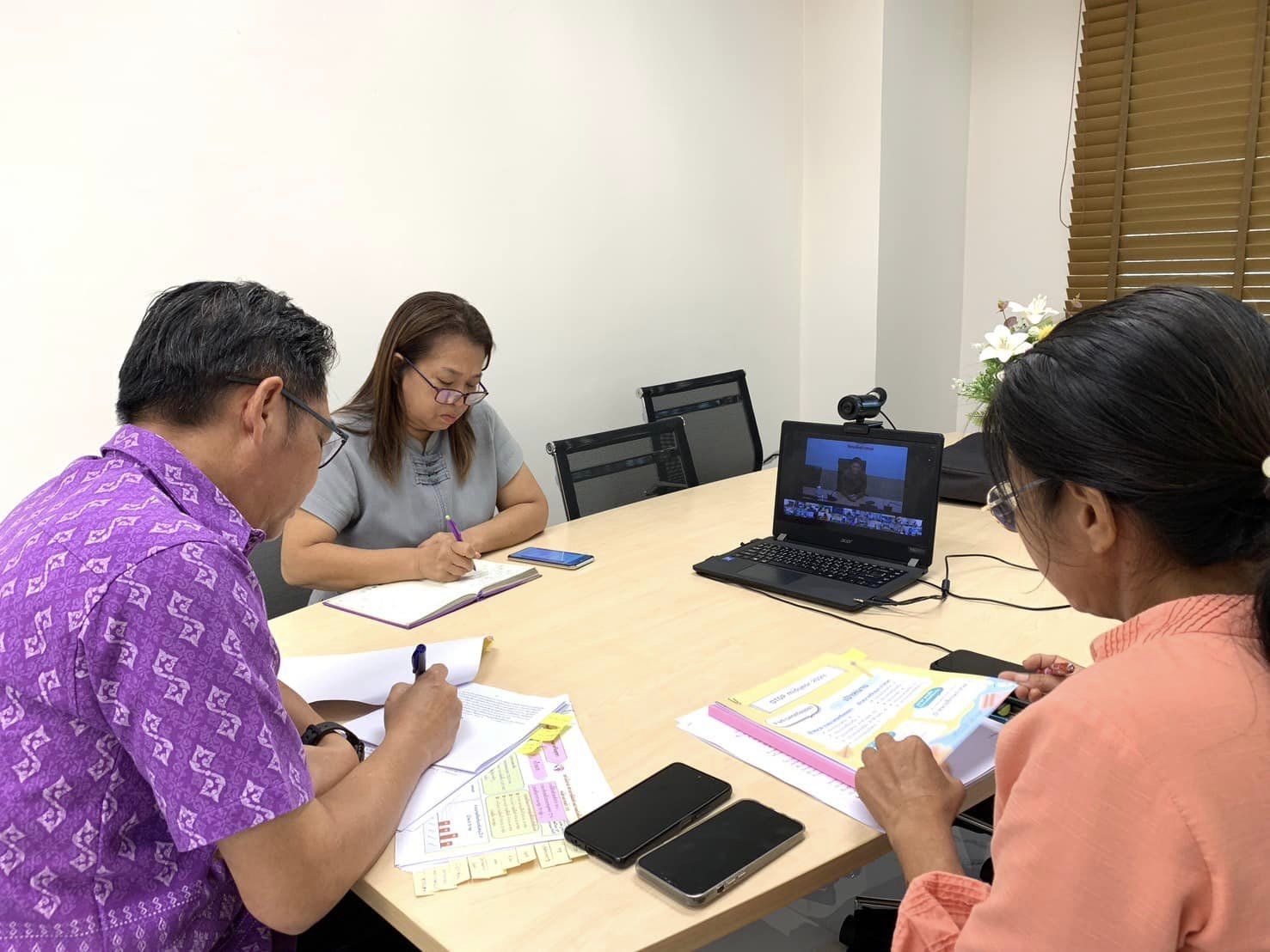 พช.อยุธยา ร่วมประชุม รับฟังแนวทางการคัดเลือกผู้ผลิต ผู้ประกอบการ OTOP เข้าร่วมจำหน่ายผลิตภัณฑ์ OTOP ภายในงาน OTOP Midyear 2024