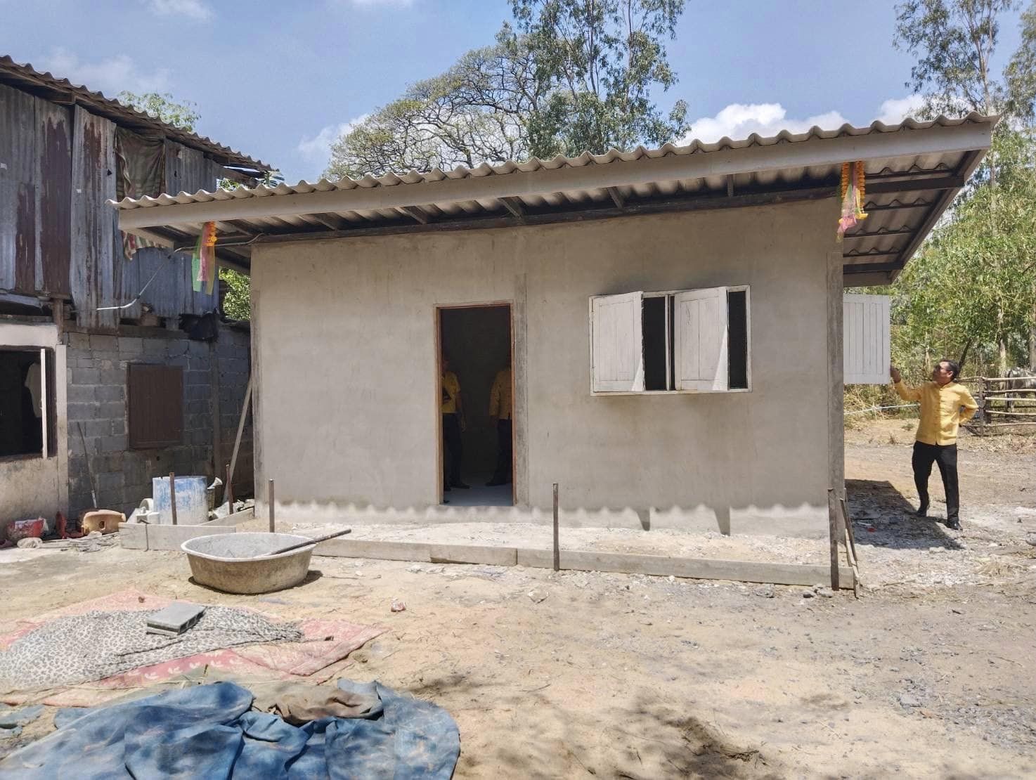 พช.กรุงเก่า ติดตามการสร้างบ้านและเยี่ยมเยียนให้กำลังใจ ครัวเรือนนายสมศักดิ์ สิงหะนาม ม.6 ต.เสนา อ.อุทัย ครัวเรือนเป้าหมายที่ได้รับบ้านห่วงใย จากใจ GLO