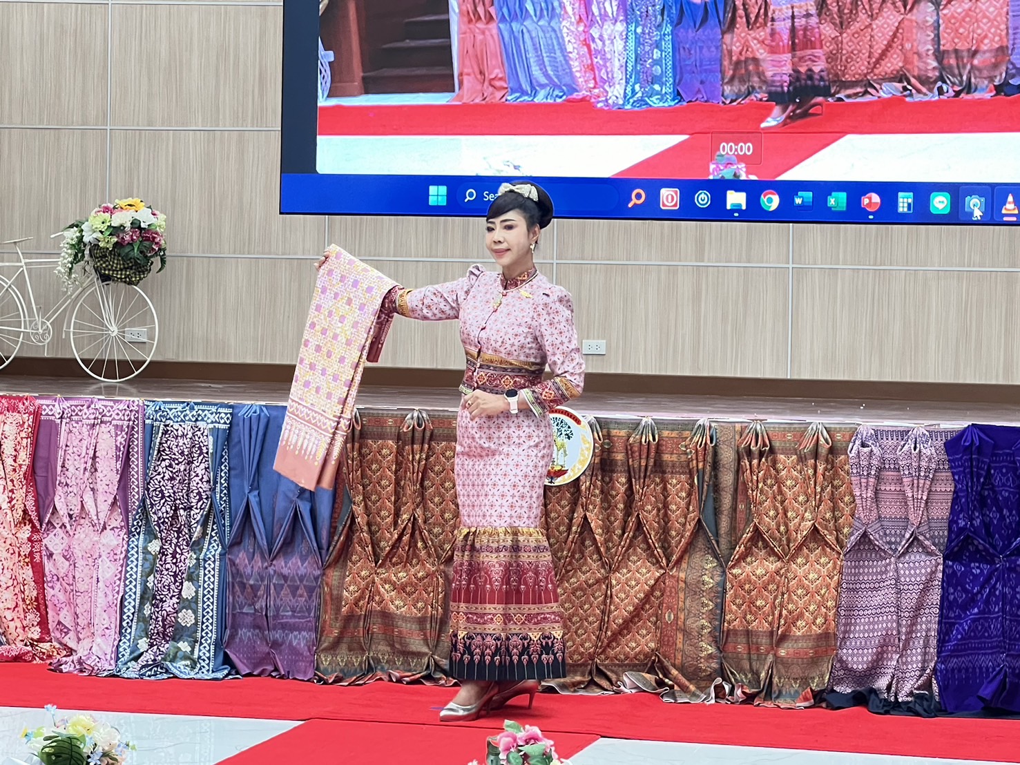 พช.กรุงเก่า จัดกิจกรรมประกวดสุดยอดผ้าจังหวัดพระนครศรีอยุธยา ประจำปี 2567