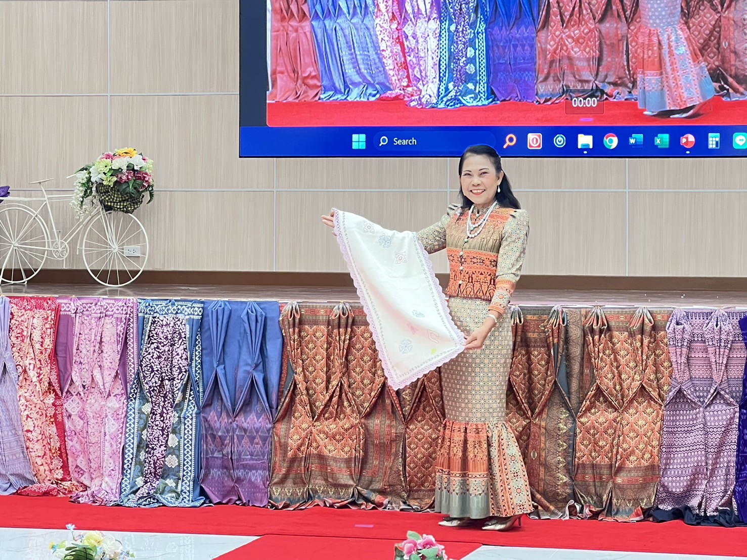 พช.กรุงเก่า จัดกิจกรรมประกวดสุดยอดผ้าจังหวัดพระนครศรีอยุธยา ประจำปี 2567