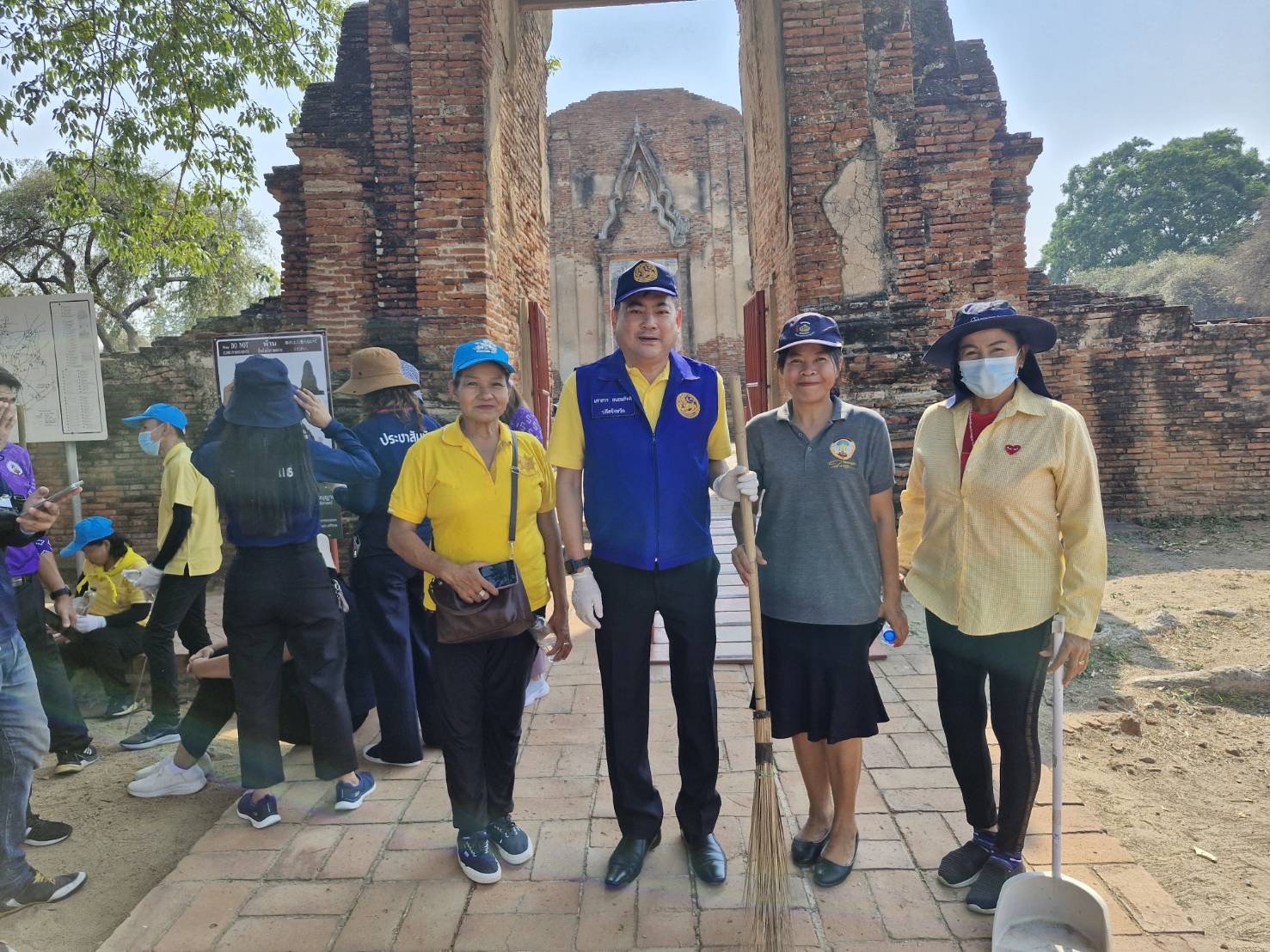 พช.กรุงเก่า ร่วมกิจกรรม “อยุธยาเมืองสะอาด” ปรับสภาพภูมิทัศน์และเก็บขยะบริเวณ อุทยานประวัติศาสตร์พระนครศรีอยุธยา