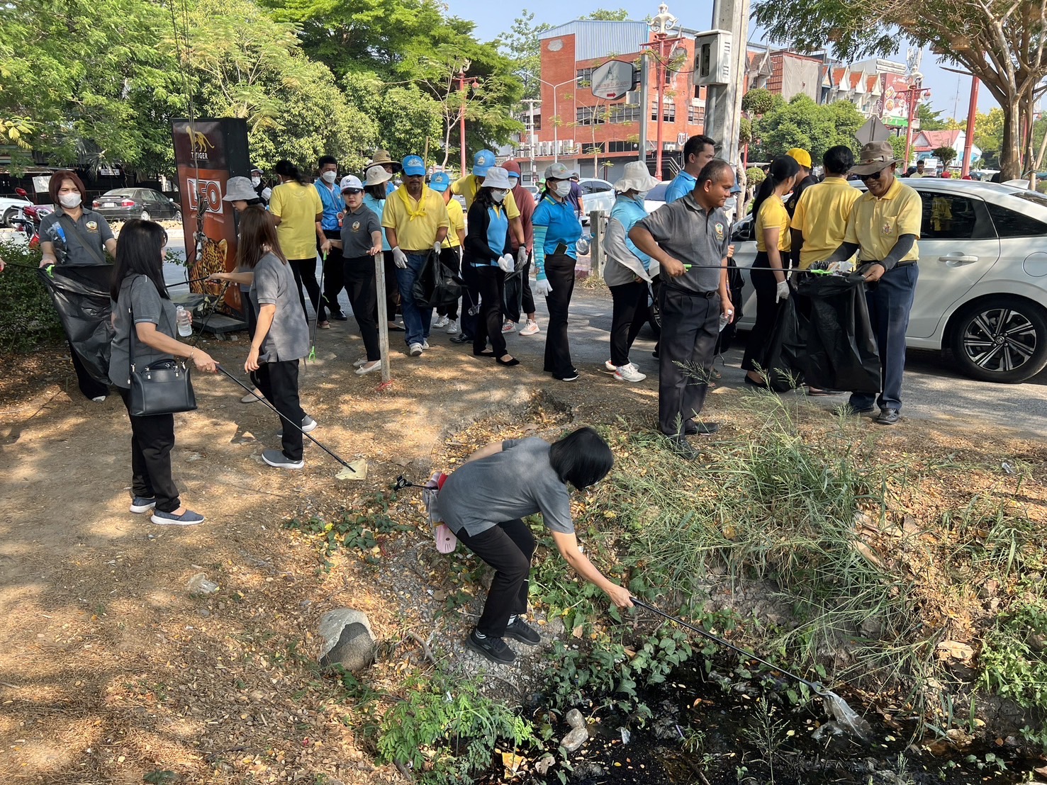 พช.กรุงเก่า ร่วมกิจกรรม “อยุธยาเมืองสะอาด” ปรับสภาพภูมิทัศน์และเก็บขยะบริเวณ อุทยานประวัติศาสตร์พระนครศรีอยุธยา