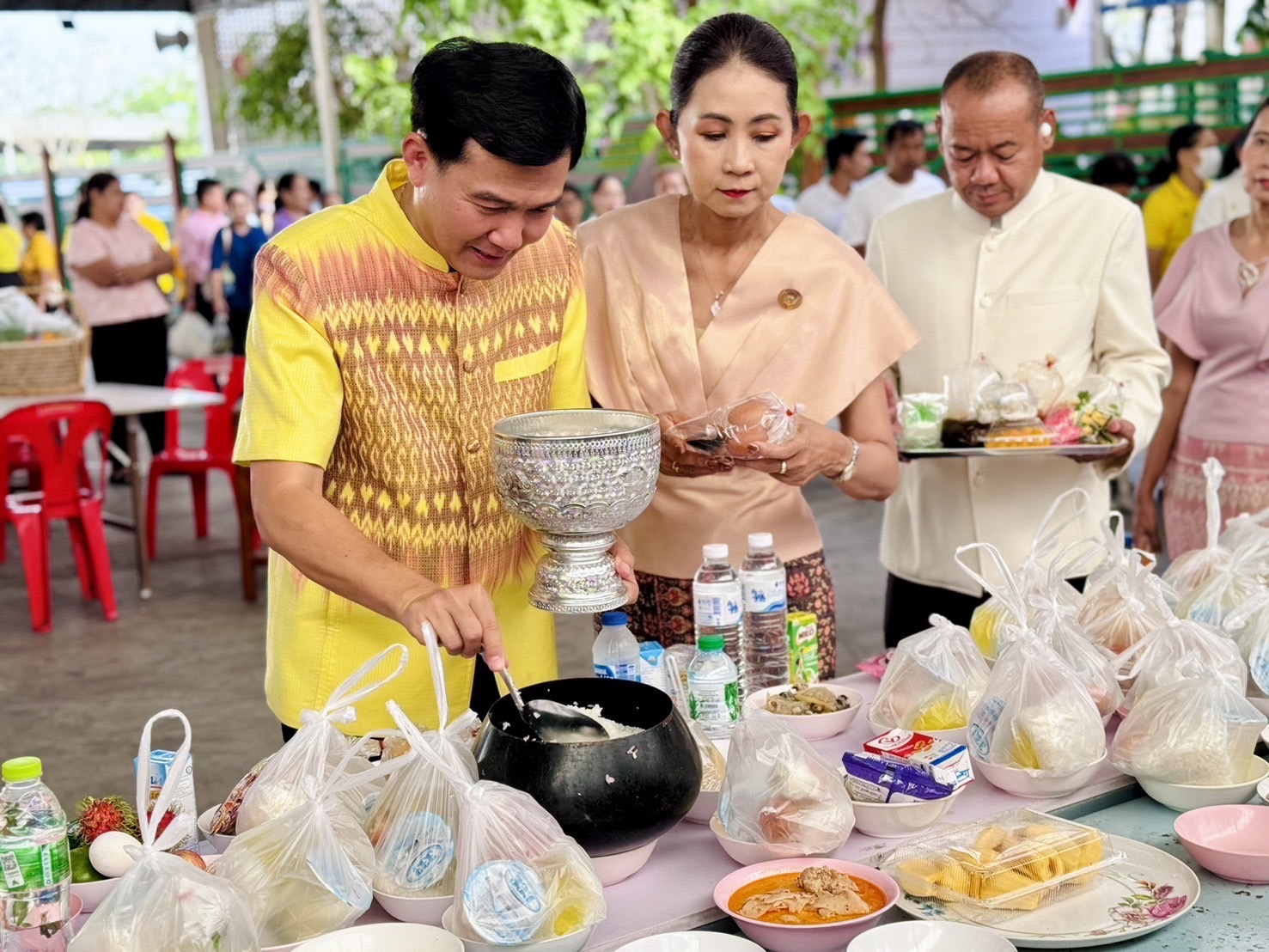 พช.อยุธยา ร่วมทำบุญตักบาตร ฟังธรรมเทศนา ในกิจกรรมส่งเสริมพระพุทธศาสนาเนื่องในเทศกาล วันวิสาขบูชา พุทธศักราช 2567