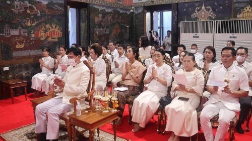 พช.อยุธยา ร่วมร่วมฟังเทศน์ ปฏิบัติธรรม และเวียนเทียนรอบพระอุโบสถ ประดิษฐานพระพุทธไตรรัตนนายก วัดพนัญเชิง วรวิหาร