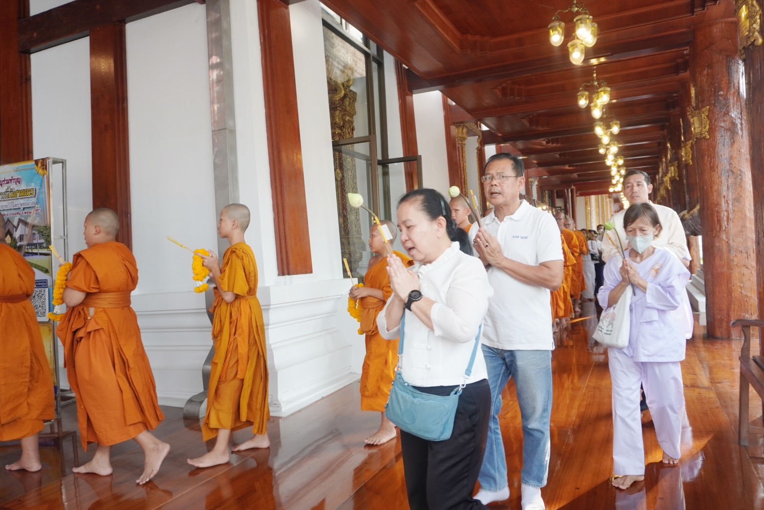 พช.อยุธยา ร่วมร่วมฟังเทศน์ ปฏิบัติธรรม และเวียนเทียนรอบพระอุโบสถ ประดิษฐานพระพุทธไตรรัตนนายก วัดพนัญเชิง วรวิหาร