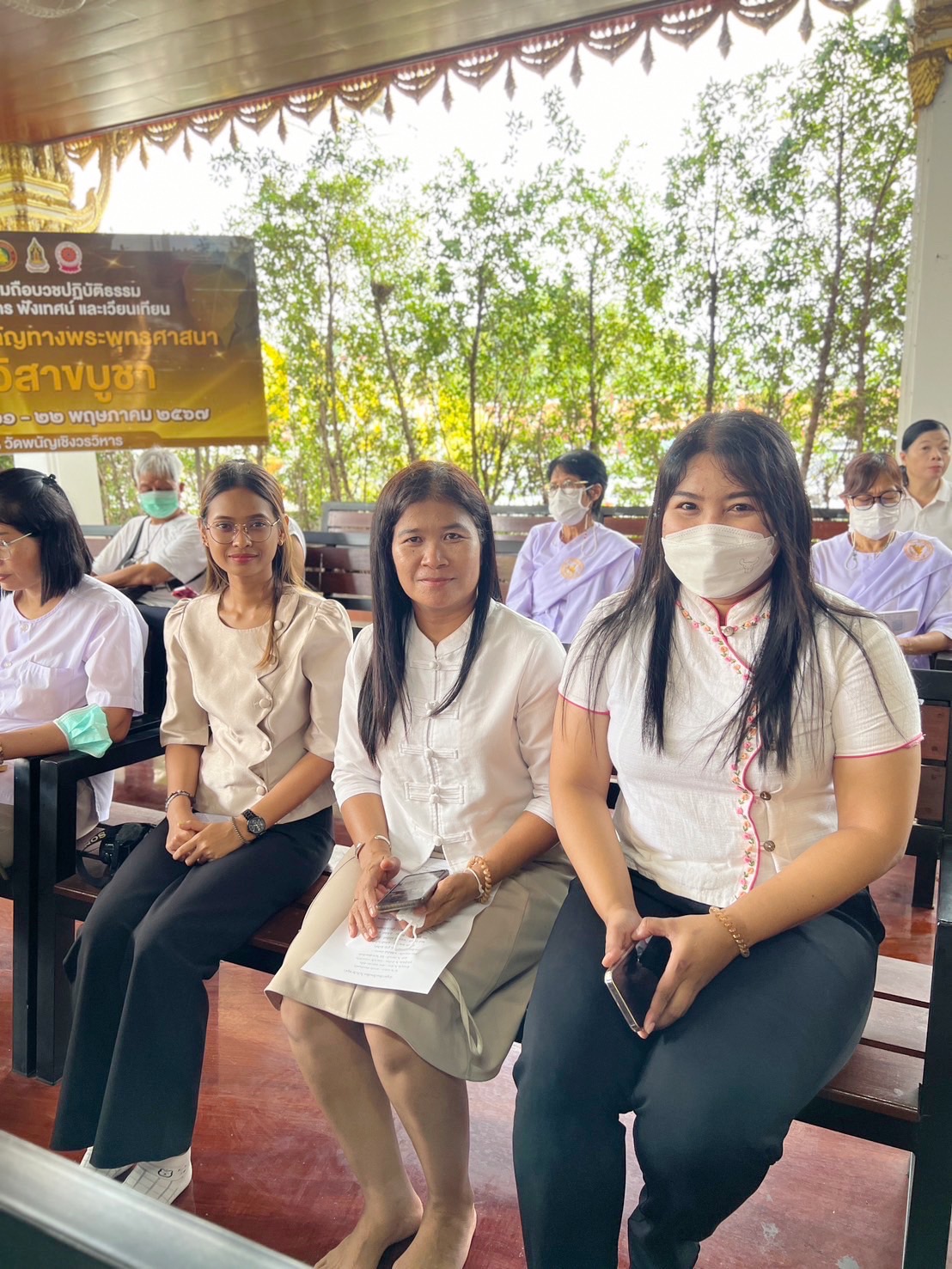 พช.อยุธยา ร่วมร่วมฟังเทศน์ ปฏิบัติธรรม และเวียนเทียนรอบพระอุโบสถ ประดิษฐานพระพุทธไตรรัตนนายก วัดพนัญเชิง วรวิหาร