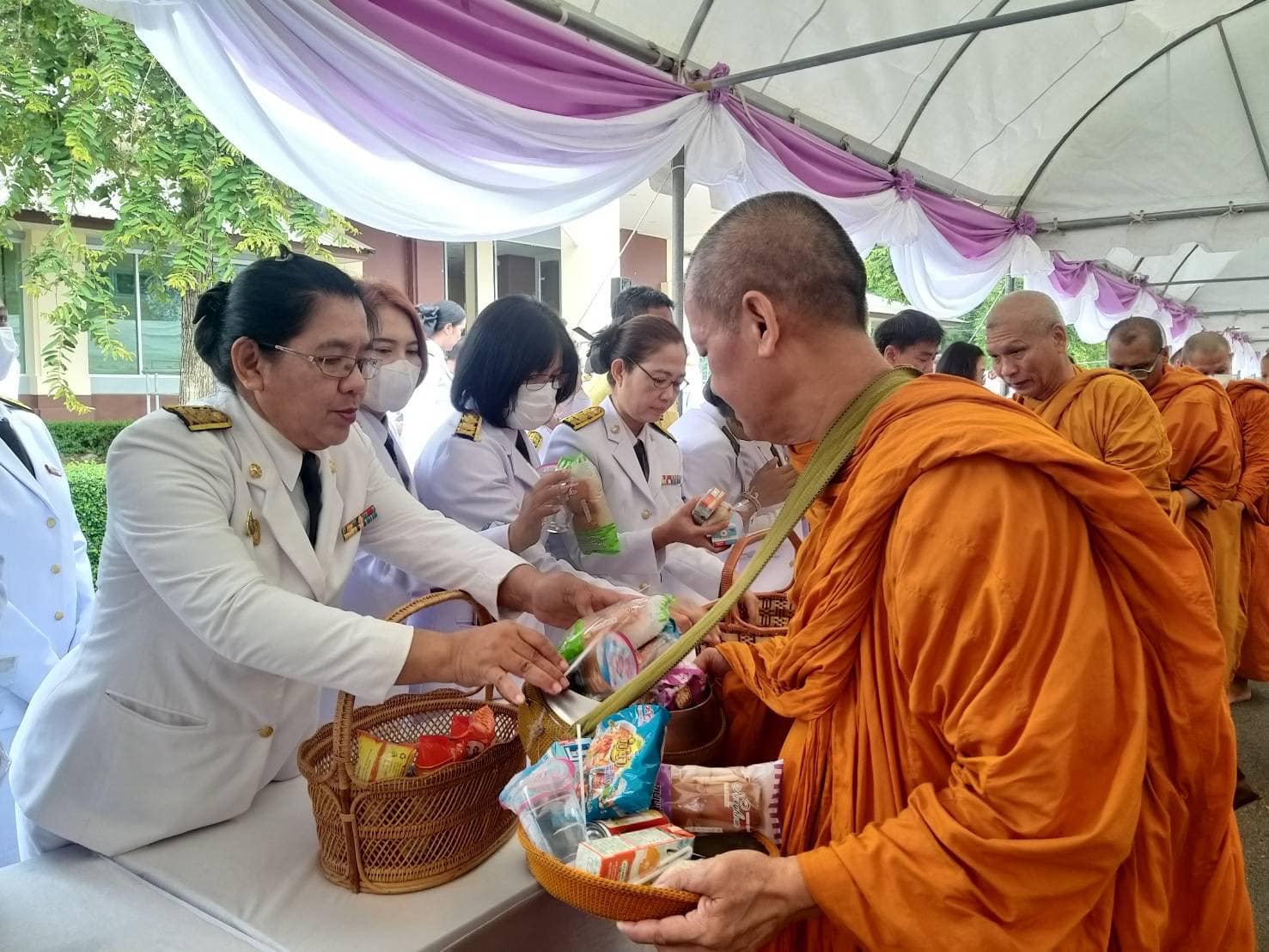 พช.กรุงเก่า ร่วมพิธีทำบุญตักบาตรถวายพระราชกุศลแด่ สมเด็จพระนางเจ้าฯ พระบรมราชินี เนื่องในโอกาสวันเฉลิมพระชนมพรรษา 3 มิถุนายน 2567