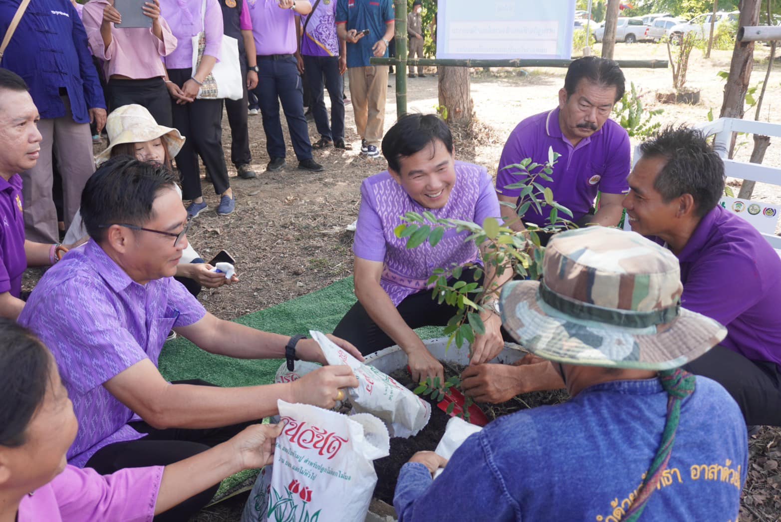 พช.กรุงเก่า จัดกิจกรรม”เอามื้อสามัคคี ทำความดี ถวายเป็นพระราชกุศล”เนื่องในโอกาสวันเฉลิมพระชนมพรรษา สมเด็จพระนางเจ้าฯ พระบรมราชินี วันที่ 3 มิถุนายน 2567
