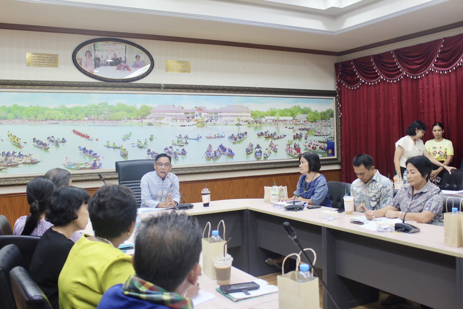 พช.อยุธยา จัดประชุมเตรียมความพร้อมโครงการส่งเสริมและเพิ่มช่องทางการตลาดผลิตภัณฑ์ชุมชน (Road Show OTOP Ayutthaya)