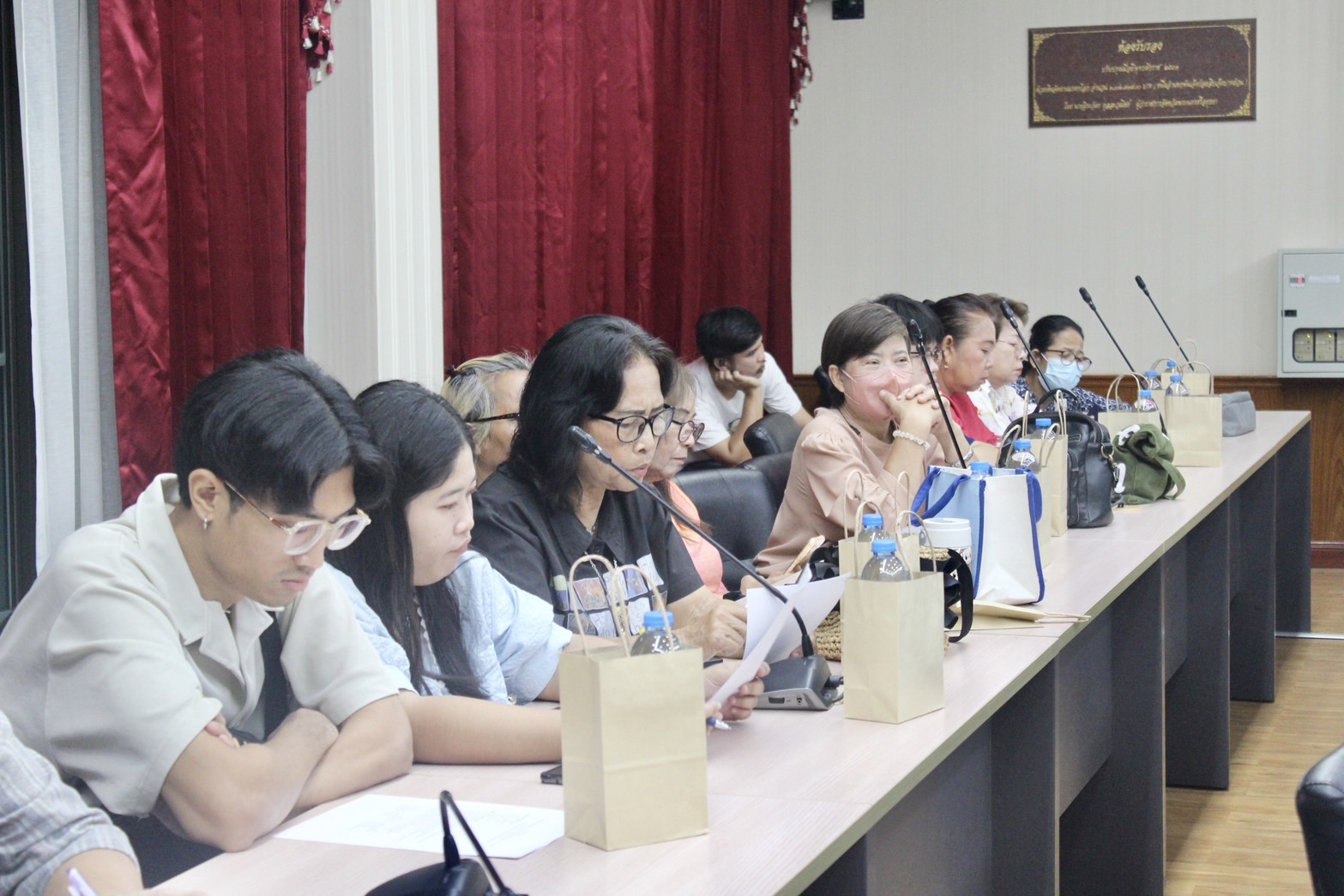 พช.อยุธยา จัดประชุมเตรียมความพร้อมโครงการส่งเสริมและเพิ่มช่องทางการตลาดผลิตภัณฑ์ชุมชน (Road Show OTOP Ayutthaya)