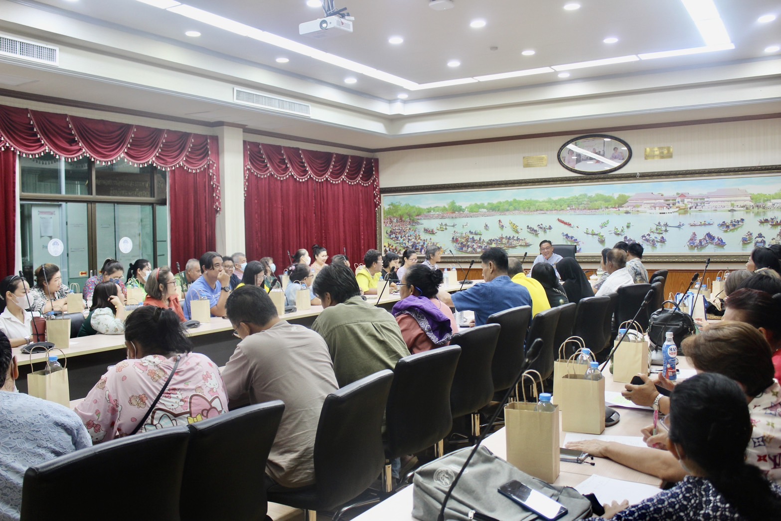 พช.อยุธยา จัดประชุมเตรียมความพร้อมโครงการส่งเสริมและเพิ่มช่องทางการตลาดผลิตภัณฑ์ชุมชน (Road Show OTOP Ayutthaya)