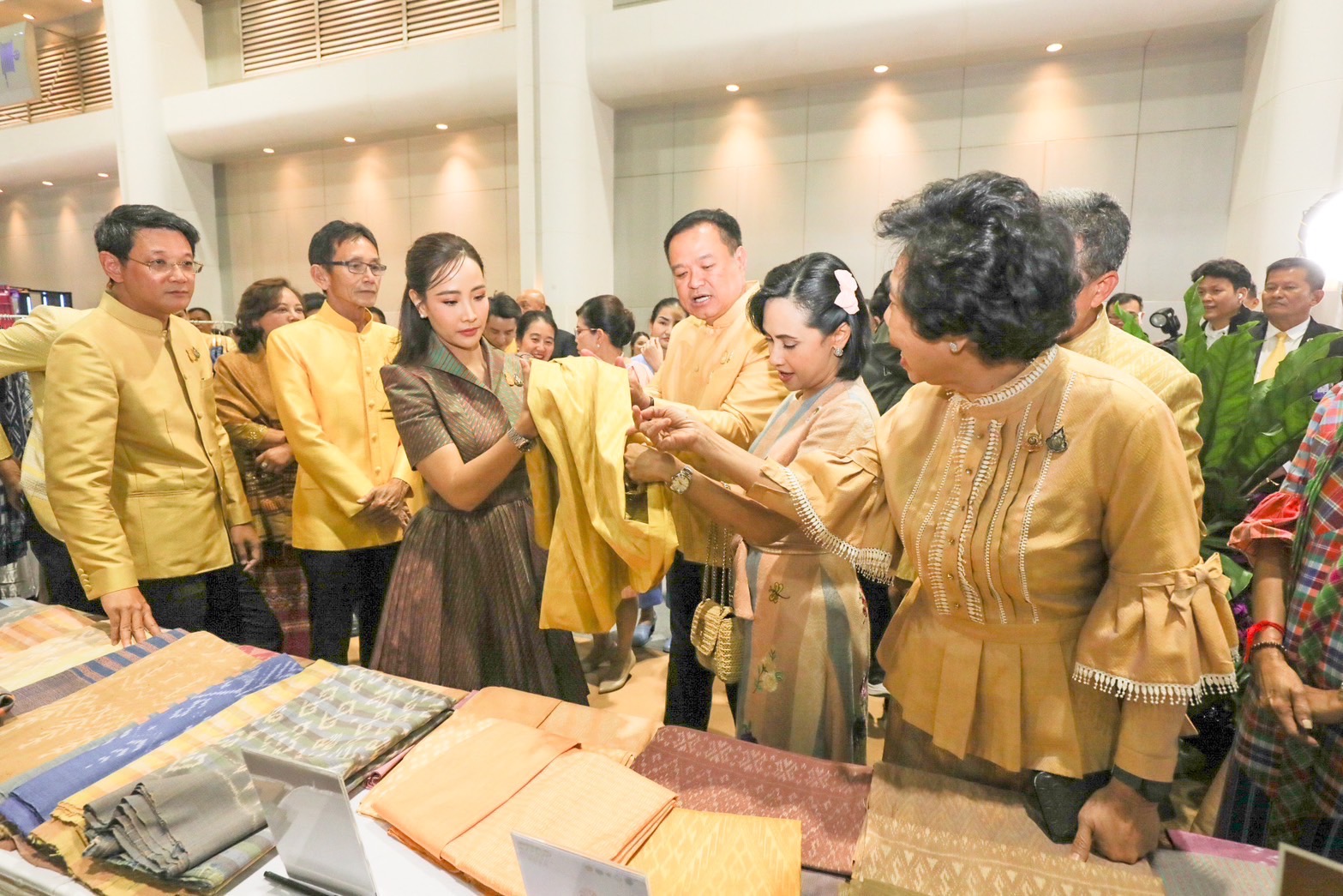 พช.กรุงเก่า ร่วมพิธีเปิดงาน OTOP MIDYEAR 2024 “หลากหลายผลิตภัณฑ์ สีสันภูมิปัญญาไทย”