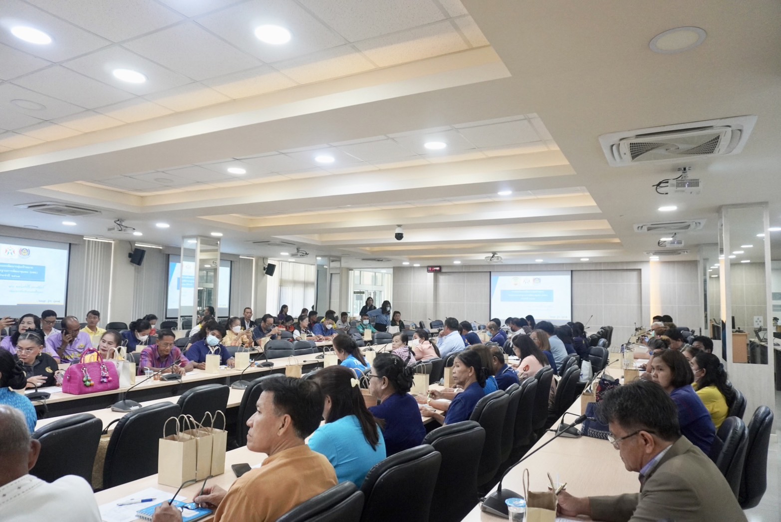 พช.กรุงเก่า จัดประชุมสร้างความรู้ความเข้าใจการดำเนินงานระบบมาตรฐานการพัฒนาชุมชน (มชช.) ตามโครงการส่งเสริมและพัฒนาเป้าหมาย ตามระบบมาตรฐานการพัฒนาชุมชน ประจำปี 2567