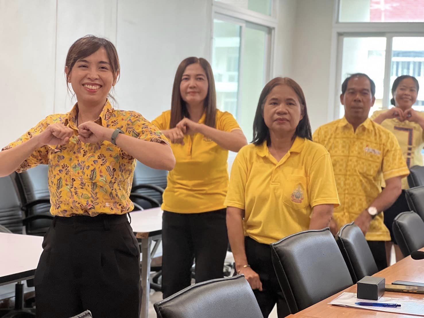 พช.กรุงเก่า จัดกิจกรรมออกกำลังกาย “ทุกวันพุธ ลุกขึ้นออกกำลังกาย”