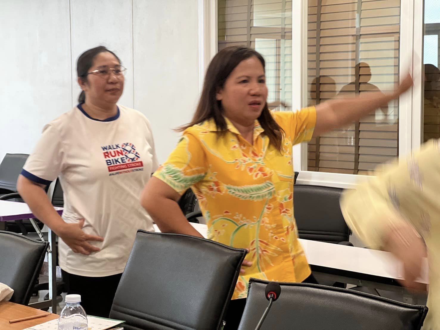 พช.กรุงเก่า จัดกิจกรรมออกกำลังกาย “ทุกวันพุธ ลุกขึ้นออกกำลังกาย”