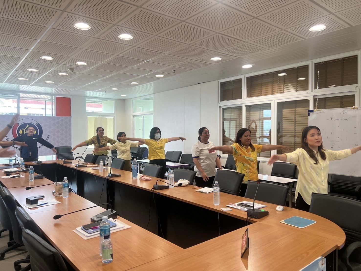 พช.กรุงเก่า จัดกิจกรรมออกกำลังกาย “ทุกวันพุธ ลุกขึ้นออกกำลังกาย”